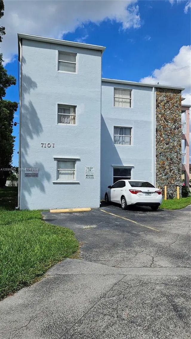 7101 Sw 89th Court #101, Miami