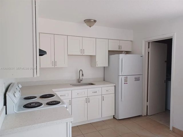 4 of 7 - 1701 Sw 70th Avenue, North Lauderdale, FL
