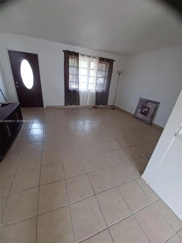 5 of 7 - 1701 Sw 70th Avenue, North Lauderdale, FL