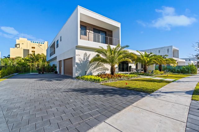 16773 Botaniko Drive S, Weston