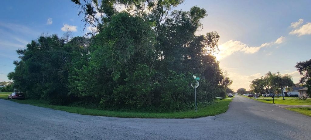 638 Nw Grenada Street, Port St. Lucie