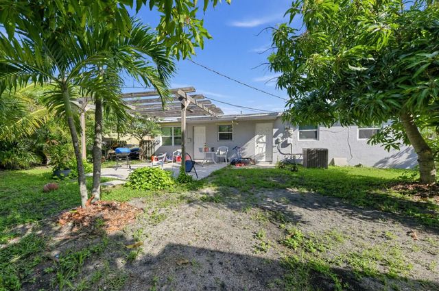 3 of 12 - 1209 W 26th Court, West Palm Beach, FL