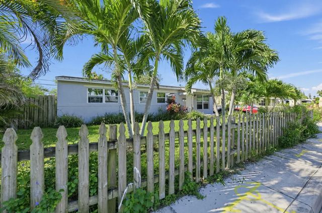 4 of 12 - 1209 W 26th Court, West Palm Beach, FL