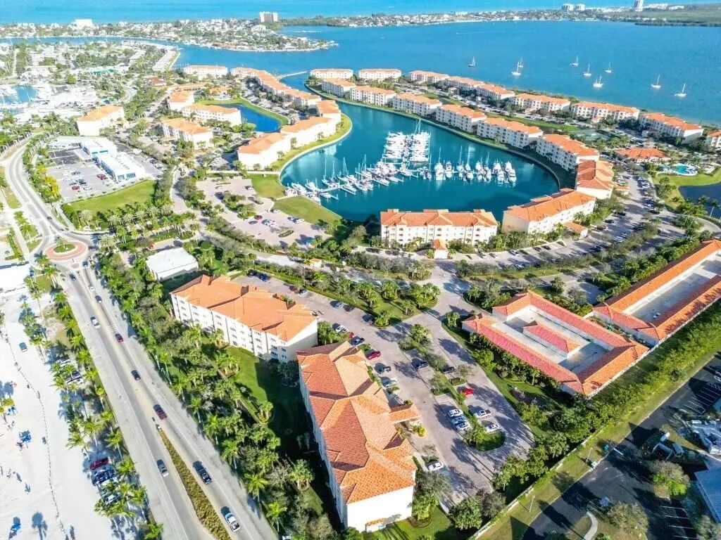 36 Harbour Isle Drive W #304, Fort Pierce