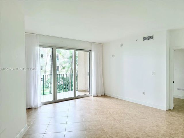3 of 20 - 19900 E Country Club Drive #216, Aventura, FL