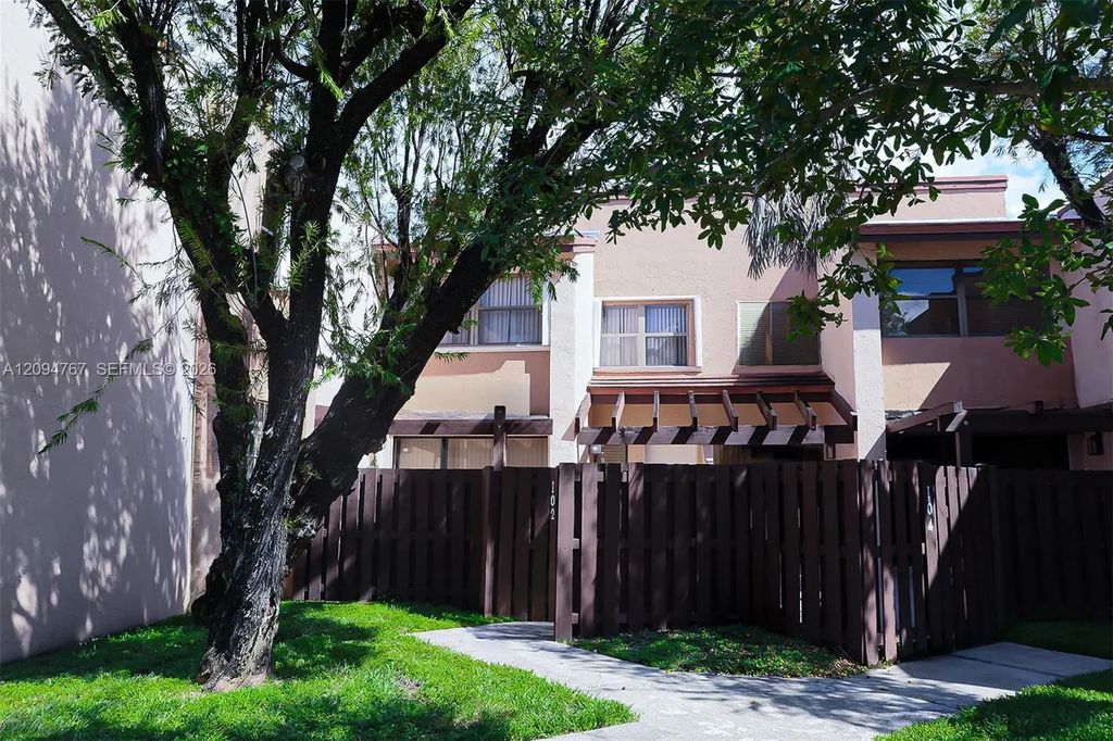 445 W Park Drive #102-4, Miami