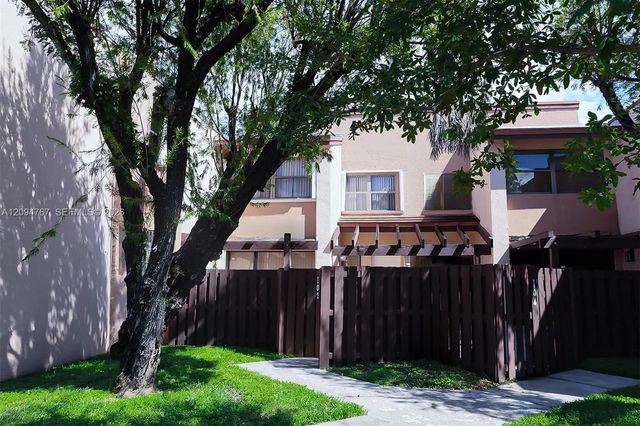 445 W Park Drive #102-4, Miami