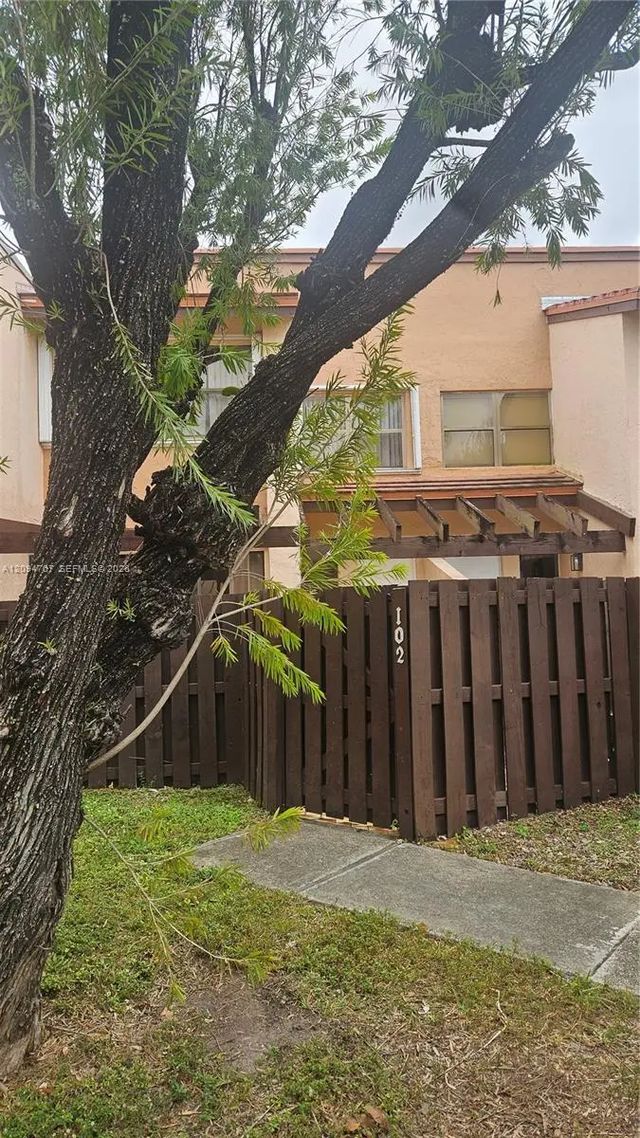 3 of 20 - 445 W Park Drive #102-4, Miami, FL