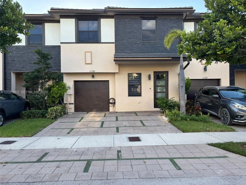15780 Nw 91st Court, Miami Lakes