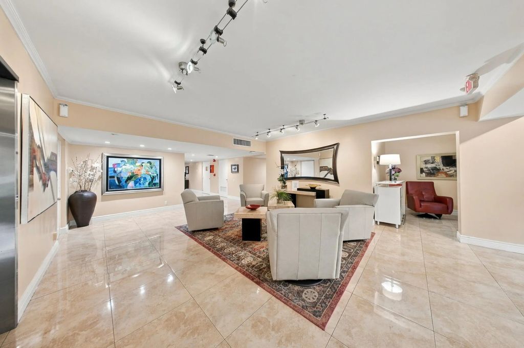 800 Cypress Grove Drive #504, Pompano Beach