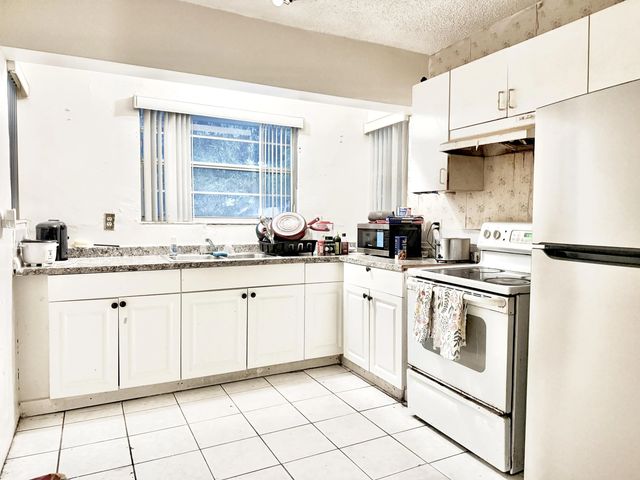 3 of 8 - 19031 Nw 12th Avenue, Miami Gardens, FL