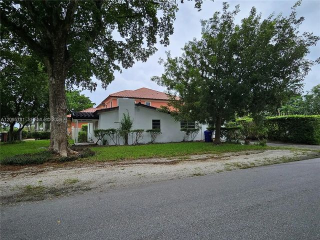 2 of 11 - 700 Ne 7th Street, Pompano Beach, FL