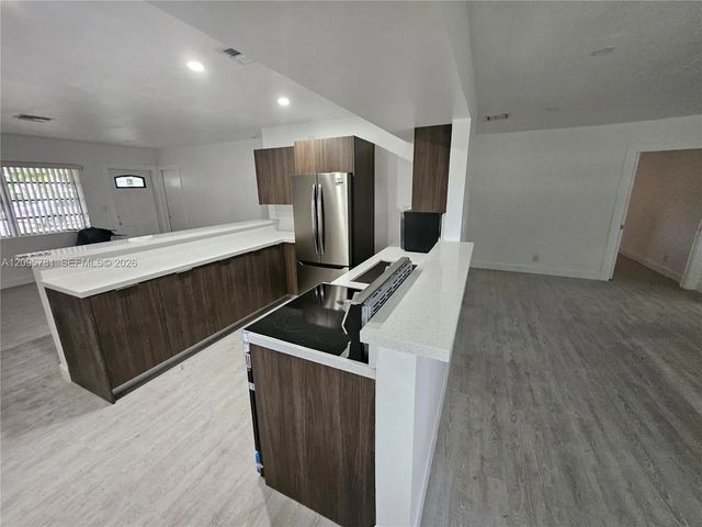 3 of 11 - 700 Ne 7th Street, Pompano Beach, FL