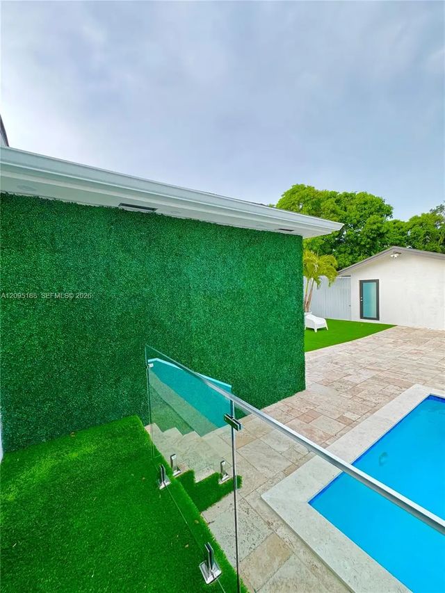 2121 Sw 61st Avenue, Miami