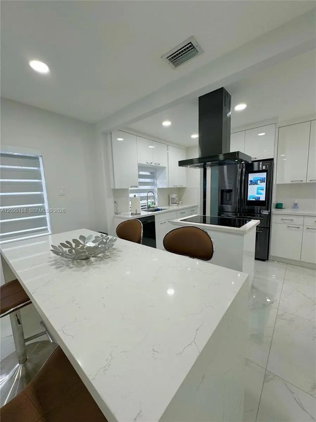 3 of 27 - 2121 Sw 61st Avenue, Miami, FL