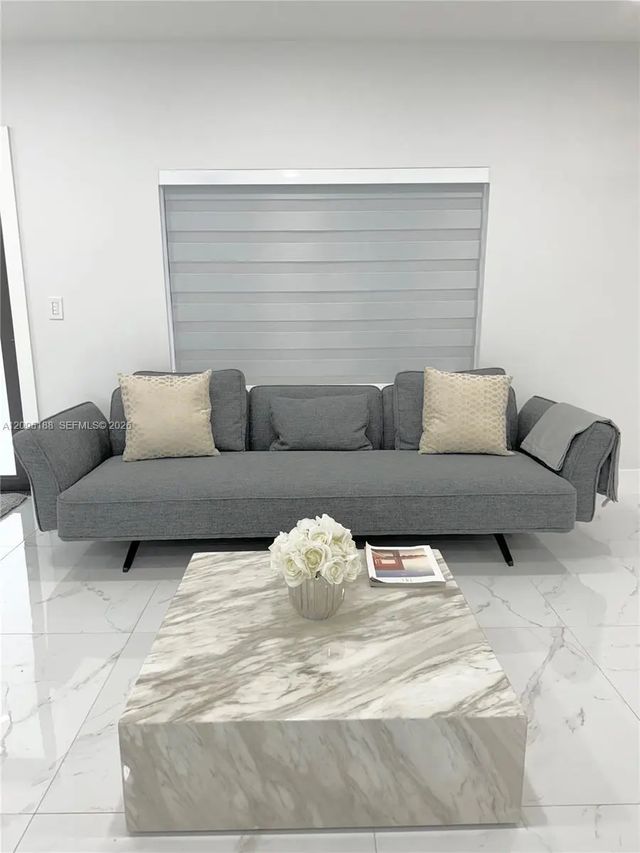 4 of 27 - 2121 Sw 61st Avenue, Miami, FL