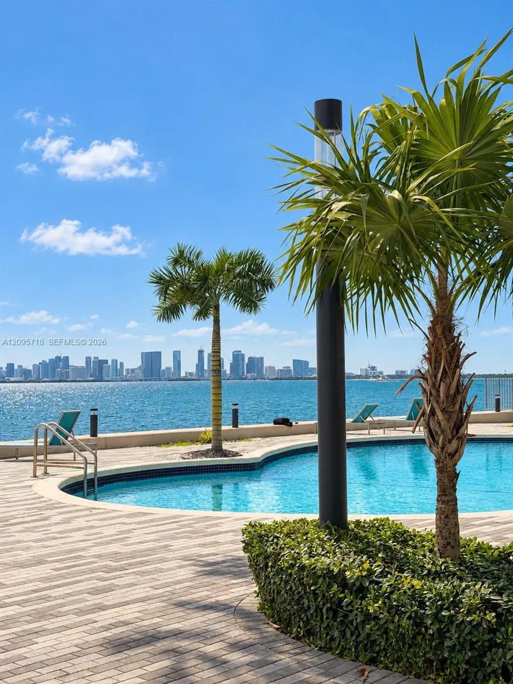 7501 E Treasure Drive #3p, North Bay Village