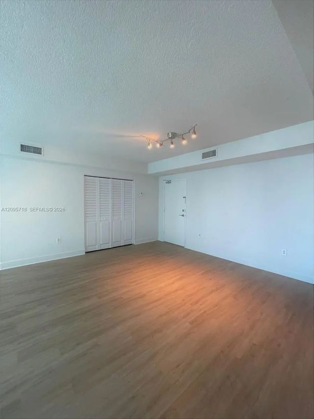 5 of 16 - 7501 E Treasure Drive #3p, North Bay Village, FL