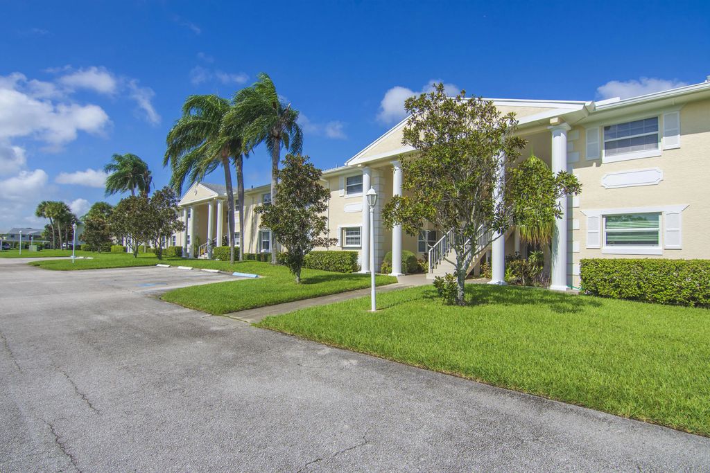 406 Grove Isle Circle #406, Vero Beach
