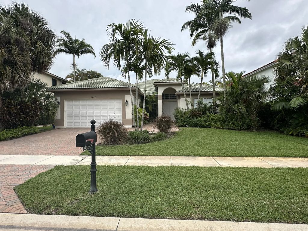 4644 Windward Cove Lane N, Wellington