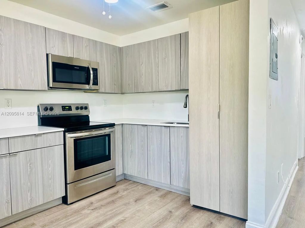 43 Glen Royal Parkway #6, Miami