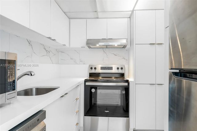 4 of 12 - 1000 West Avenue #1008, Miami Beach, FL