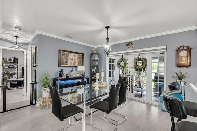 5 of 37 - 4340 W 5th Avenue, Hialeah, FL