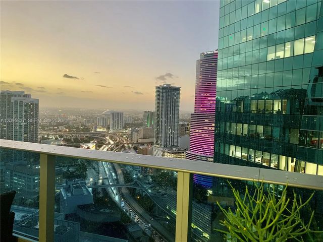 200 Biscayne Boulevard Way #4011, Miami