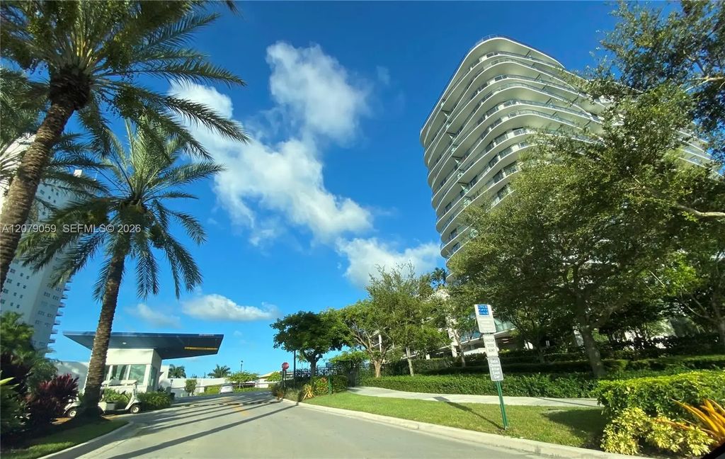 14951 Ne Royal Oaks Lane #1403, North Miami