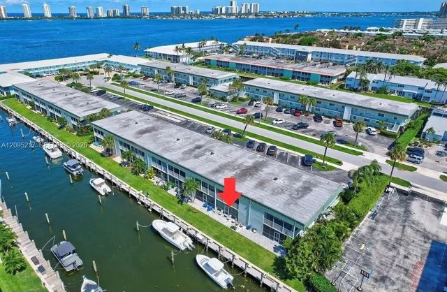 121 Wettaw Lane #116, North Palm Beach