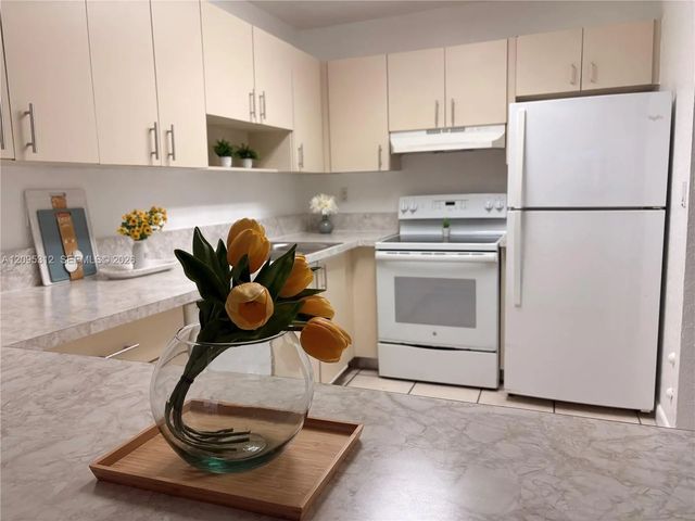 6130 W 19th Avenue #309, Hialeah