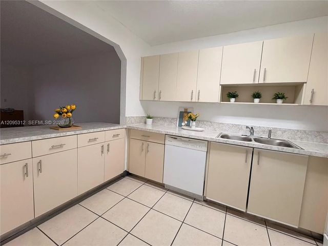 2 of 18 - 6130 W 19th Avenue #309, Hialeah, FL