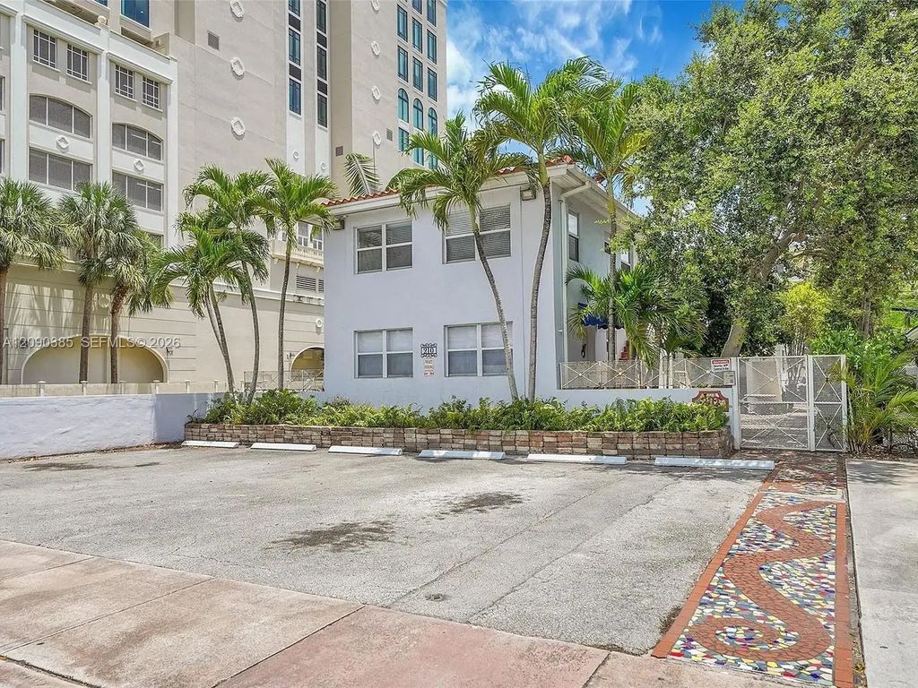 210 Mendoza Avenue #6, Coral Gables