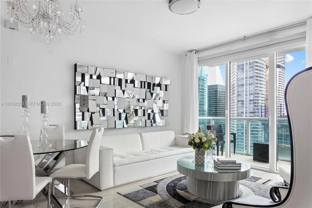 3 of 23 - 31 Se 5th Street #4018, Miami, FL