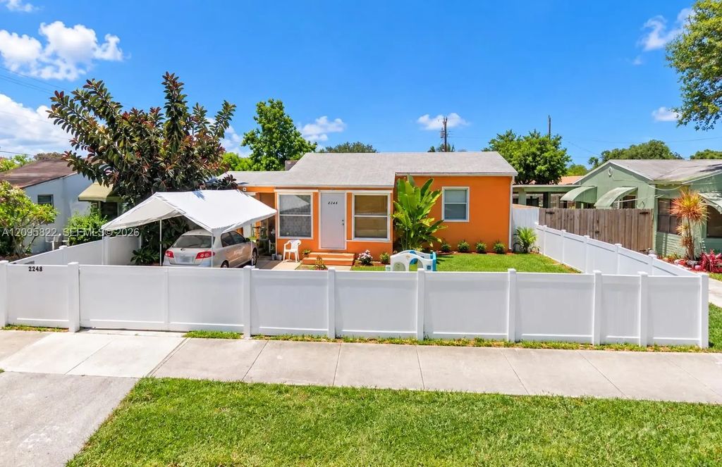 2343 Mckinley Street, Hollywood