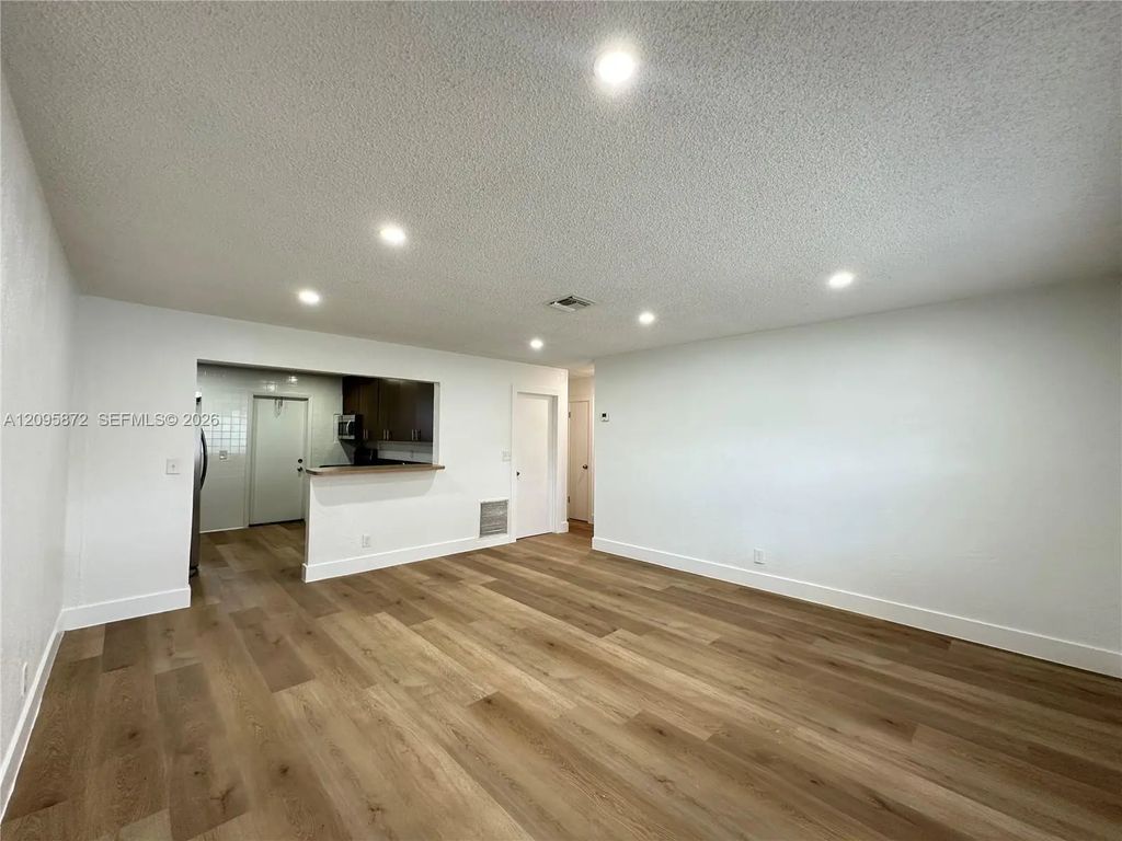 124 Nw 2nd Avenue #a, Hallandale Beach