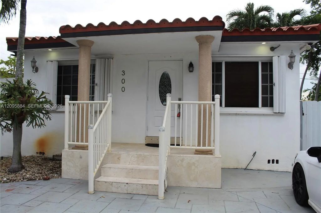 300 Sw 71st Avenue #1, Miami