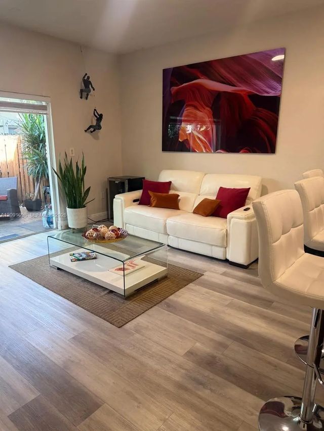 8432 Nw 107th Court #3-35, Doral