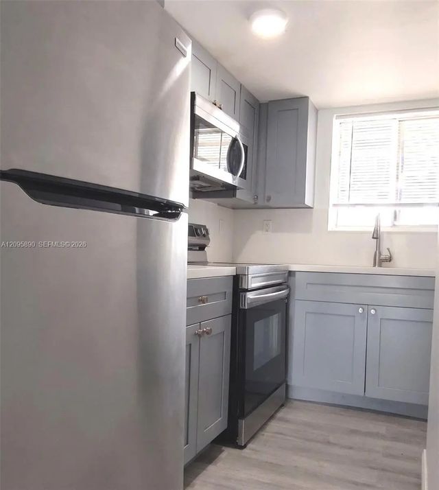 3 of 10 - 1501 Crescent Circle #c27, Lake Park, FL