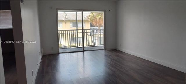4 of 10 - 1501 Crescent Circle #c27, Lake Park, FL