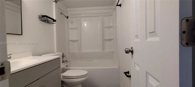 5 of 10 - 1501 Crescent Circle #c27, Lake Park, FL