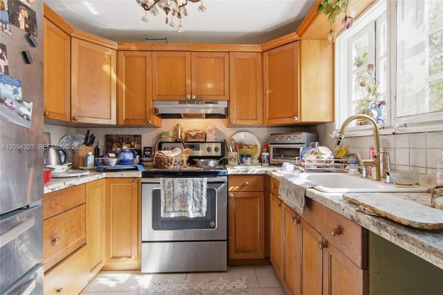 5 of 17 - 1621 Sw 11th Street, Miami, FL