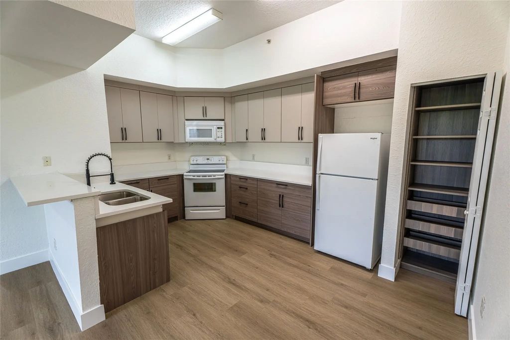 2801 Riverside Drive #301-s, Coral Springs