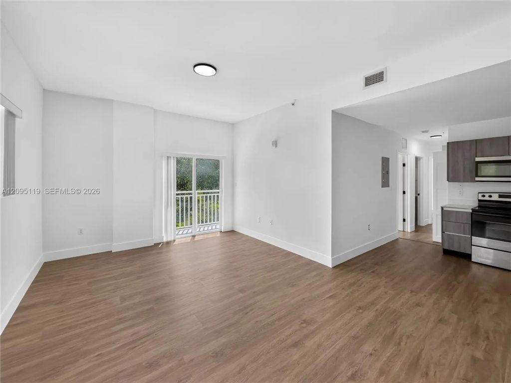 1021 Nw 1st Street #201, Miami