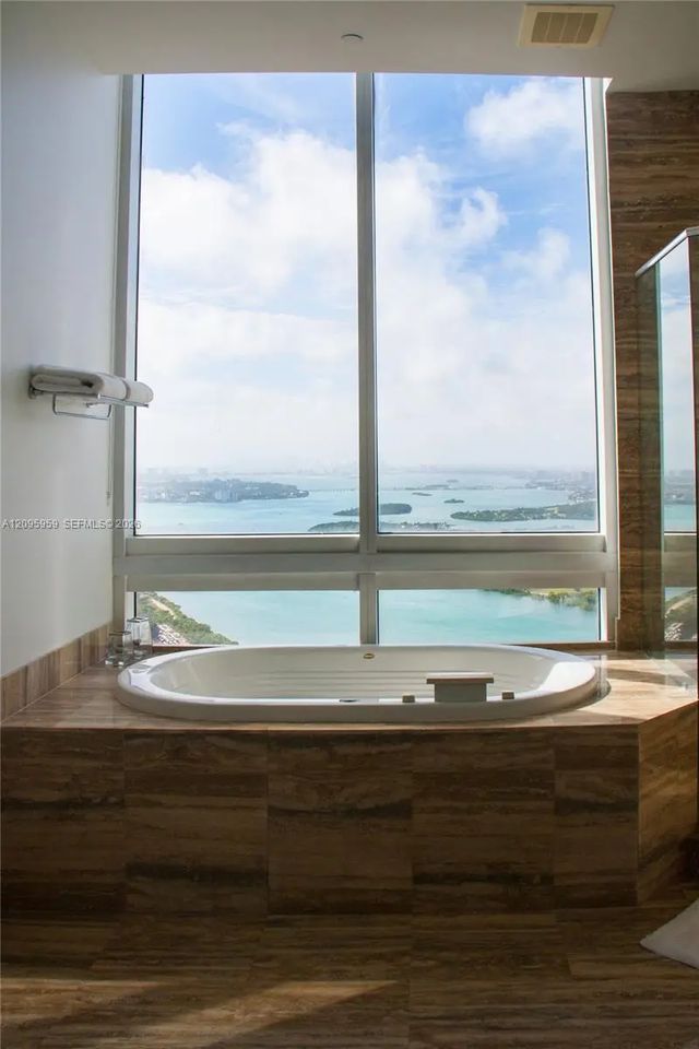 4 of 16 - 15811 Collins Avenue #4306, Sunny Isles Beach, FL