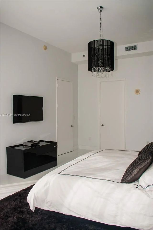 5 of 16 - 15811 Collins Avenue #4306, Sunny Isles Beach, FL