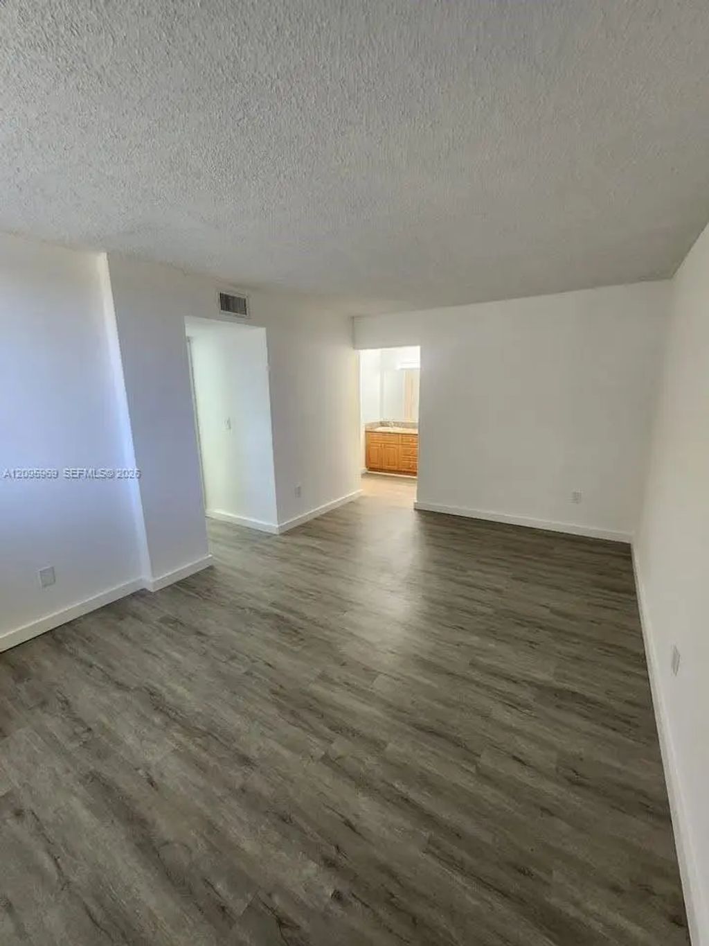 8889 N Fontainebleau Boulevard #211, Miami