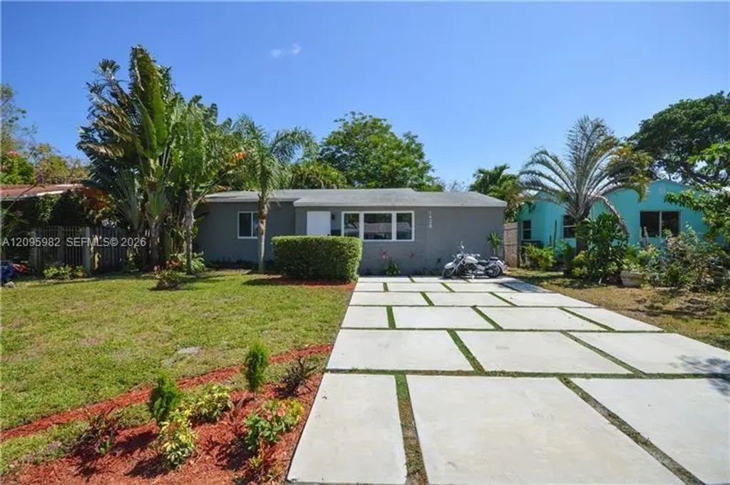 1428 Plunkett Street, Hollywood