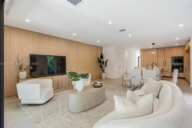 4 of 38 - 2619 Sw 31st Place, Miami, FL