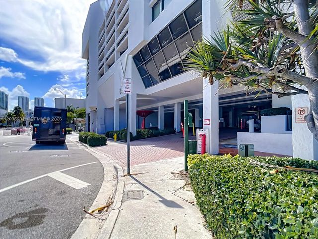 3 of 21 - 555 Ne 15th Street #502, Miami, FL
